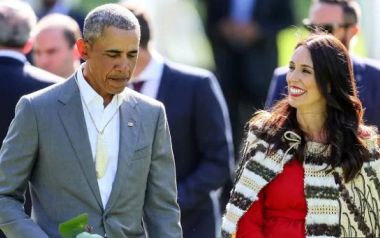 Ο Ομπάμα συμβουλεύει την πρωθυπουργό της Νέας Ζηλανδίας Τζασίντα 'Αρντερν 