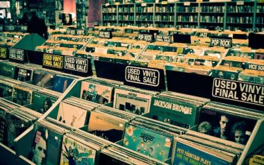 Ραδιόφωνο και δισκάδικα στην Ελλάδα είναι τελειωμένα