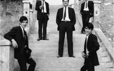 Ομοιότητες του σχολείου των Olympians με Trini Lopez