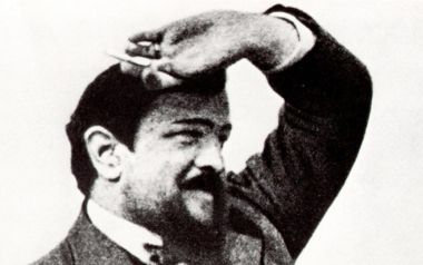 O Debussy παίζει Debussy