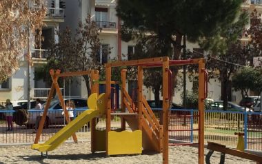 Ελλάδα απέραντη παιδική χαρά, χωρίς παιδιά