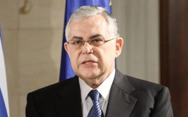 Έκρηξη στο αυτοκίνητο του Λουκά Παπαδήμου που είναι τραυματίας & εκτός κινδύνου