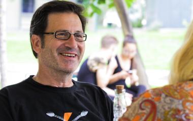 Θανάσης Παπακωνσταντίνου: η μουσική μας πραγματικότητα σε μεταφυσική μορφή