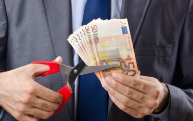 Αναδρομικό «κούρεμα» συντάξεων έως 200 ευρώ το μήνα για 80.000 συνταξιούχους
