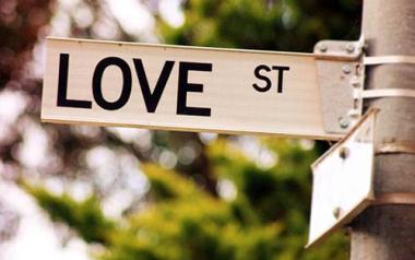 Η  μουσική ασφυκτιά αν περιοριστεί με ταμπέλες. 