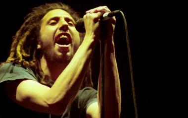  Rage Against The Machine στο Θέατρο Πέτρας: Το εκρηκτικό live τον Ιούνιο του 2000