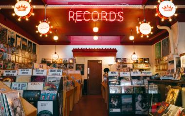 Ανοίγω το συρτάρι και βρίσκω 10 τραγούδια