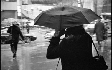 Πέφτει η βροχή-Νάνα Μούσχουρη