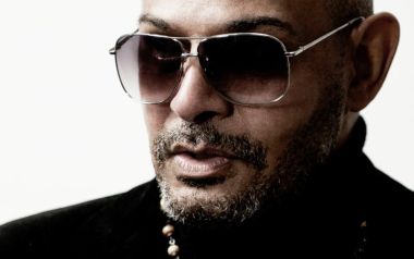 Τι ακούει ο Barry Adamson