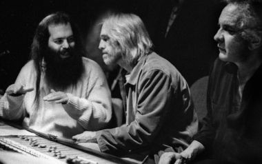 90.000 σε στάδιο τραγουδούν το I Won't Back Down του Tom Petty