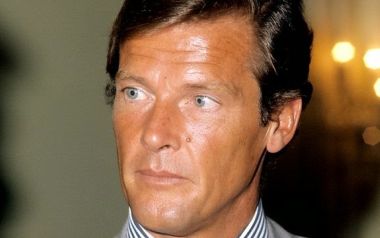 O  Roger Moore και ο James Bond