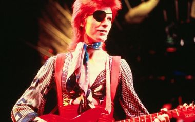 Άγαλμα προς τιμή του «Ziggy Stardust» στη Βρετανία