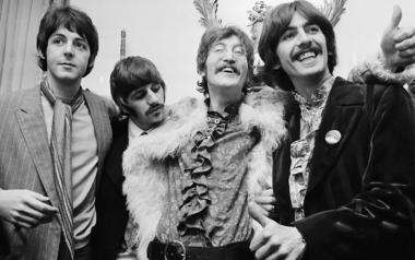 Ποτέ δεν είναι αργά να πέσεις απ' τα σύννεφα, κλεμμένο το riff του I Feel Fine των Beatles
