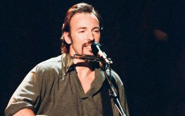 Bruce Springsteen τραγουδά Fats Domino, Let The Four Winds Blow 