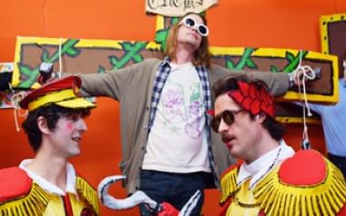 Father John Misty βίντεο με  Macaulay Culkin σαν Kurt Cobain
