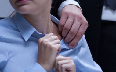 Προνόμιο των vip η σεξουαλική παρενόχληση ενώ εκατομμύρια ανώνυμες γυναίκες καταπιέζονται και δεν μιλούν