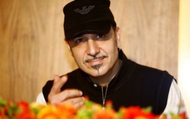 Ο Γιώργος Μουκίδης απαγορεύει στον Νότη Σφακιανάκη να λέει τα τραγούδια του