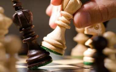 Μια χαμένη παρτίδα σκάκι από άσχετους παίκτες