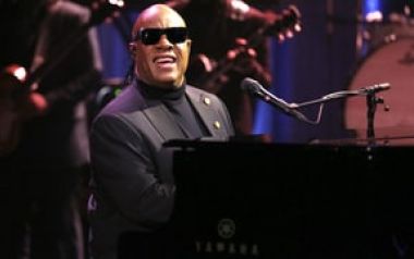 O Stevie Wonder τραγουδά για την Michelle Obama