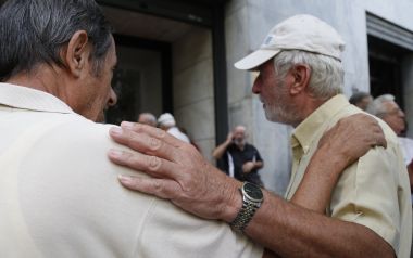 Οι συντάξεις στην «πρέσα» έως το 2060 – Στα 64 και 69 τα όρια ηλικίας