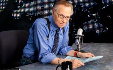 Πέθανε από κορονοϊό ο γνωστός δημοσιογράφος Larry King