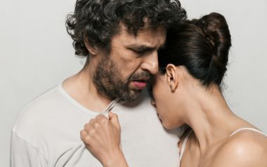 Τα χρόνια της αθωότητας στη Στέγη - Ένα sci-fi πορνογραφικό μυθιστόρημα που θεωρήθηκε βέβηλο μεταφέρεται στο θέατρο σε μία αυστηρώς ακατάλληλη παράσταση...