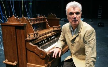 David Byrne τραγουδά David Bowie & η Sheryl Crow Eagles στο R&RHOF