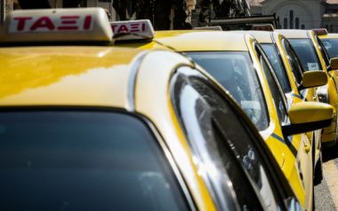 Οργή από τους ταξιτζήδες για το «μόνο ένας επιβάτης στα ταξί»