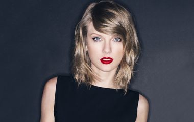 H Taylor Swift απαντά σε.."4+5 ερωτήσεις"..