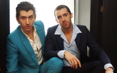 The Last Shadow Puppets - Standing Next to Me