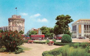 Μια Θεσσαλονίκη από άλλες εποχές σε έγχρωμες φωτογραφίες