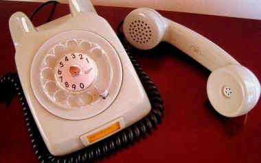 10 Ελληνικά τραγούδια για 'τηλεφωνήματα' 