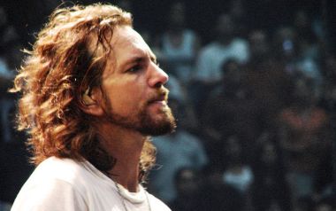 O Eddie Vedder τραγουδά, Who, Stones, Springsteen
