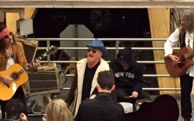 Οι U2 έπαιξαν στο μετρό της Νέας Υόρκης...