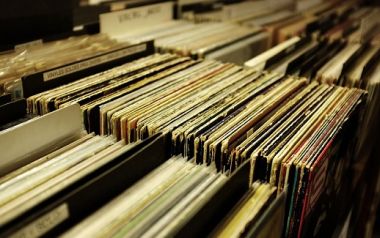 Μουσική, αλλά και σελίδα με 'ανθρώπινο πρόσωπο'