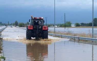 Μεγάλες καταστροφές στη Βόρεια Εύβοια από τις πλημμύρες που προκάλεσε η χθεσινοβραδινή έντονη βροχόπτωση