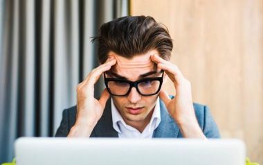 7 σημάδια που μαρτυρούν ότι πίνετε πολύ καφέ