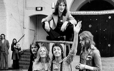 1976 τα Νο 1 σε ΗΠΑ, Αγγλία, για Μάρτιο, Απρίλιο, Μάιο