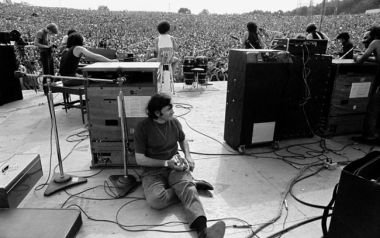 O Baron Wolman φωτογραφίζει το Woodstock όπως δεν έχουμε ξαναδεί...