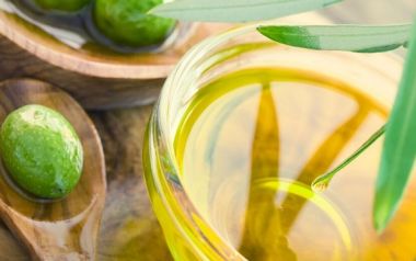 Οι 5 ομάδες τροφών που «ρίχνουν» τη χοληστερίνη