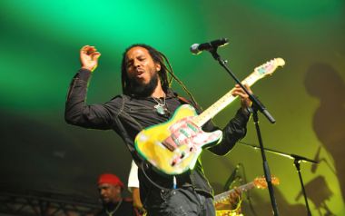 Ziggy Marley - made in Jamaica και γεμάτο από ρέγγε φυσικά...