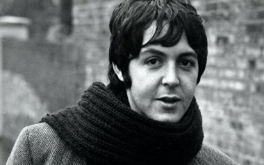 Σε γραμματόσημα ο McCartney και μερικά από τα άλμπουμ του