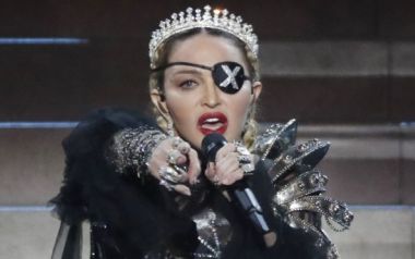 Η Madonna κατηγορεί τον Weinstein για ανεπιθύμητες σεξουαλικές προτάσεις