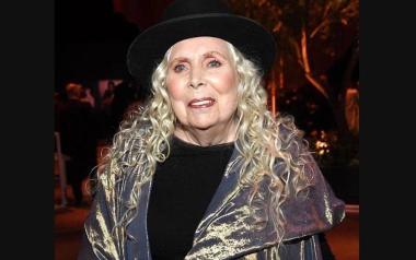 Η Joni Mitchell πρόσωπο της χρονιάς στα Music Cares και τραγούδησε μετά από 10 χρόνια