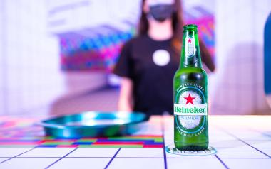 Η νέα Heineken® Silver «βγαίνει» από το Metaverse και προσγειώνεται.. In Real Life!