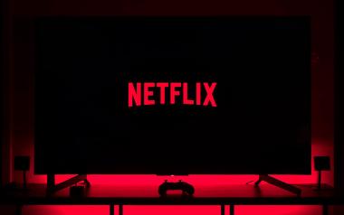 Στο… μάτι του Netflix μπαίνουν οι «τζαμπατζήδες» σκέψεις για κατάργηση κοινών κωδικών