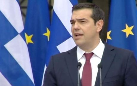 Με γραβάτα εμφανίστηκε ο Τσίπρας στο Ζάππειο