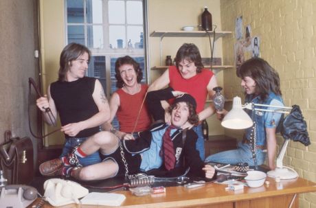 Επιστροφή των AC/DC με 2 μέλη λιγότερα