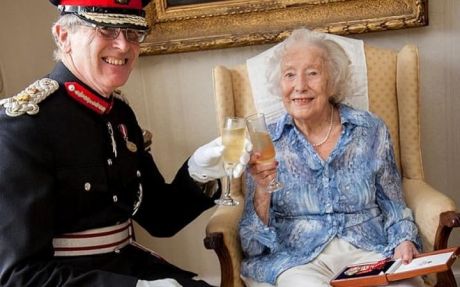 Vera Lynn η πρώτη αιωνόβιος στο Νο1;