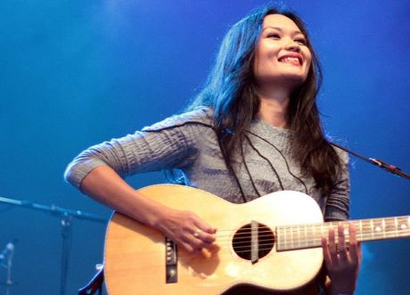 Μια υπέροχη φωνή από την Νέα Ζηλανδία - Bic Runga